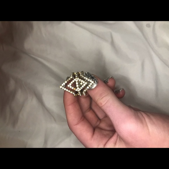 Gold triangle ring - Picture 3 of 4
